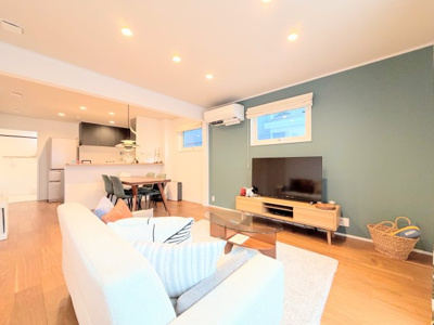 【居間・リビング】 | ◆緑区三保町　未居住戸建◆ | ◆ご家族の会話がはずむ、開放的なＬＤＫです。休日はお陽さまの光をたっぷりととりこめるぽかぽかリビングで過ごしませんか？