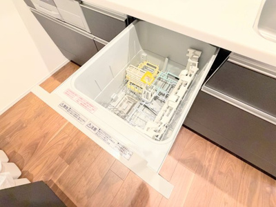 【キッチン】 | ◆緑区三保町　未居住戸建◆ | ◆食後の食器洗いは食洗機にお任せ！ご家族と団らんの時間を。家事の時短に効果大の食洗器付き。高温洗浄、節水効果もございます。