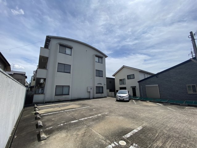 ＤＯＭＥマツイの駐車場