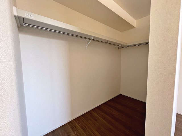 新築戸建・新築建売　郡山市亀田2丁目第2　桑野小・郡山第六中の収納|WICはハンガーパイプがついているので衣類がきれいに整理整頓できます！