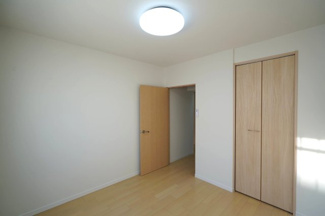 【洋室】 | 小室ハイランドC街区 | 4.5帖