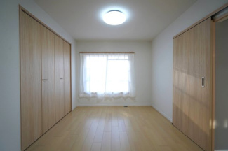 【洋室】 | 小室ハイランドC街区 | 5.5帖
