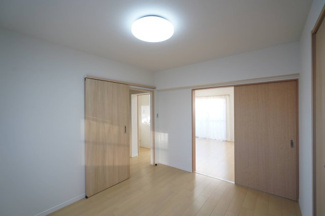 【洋室】 | 小室ハイランドC街区 | 5.5帖