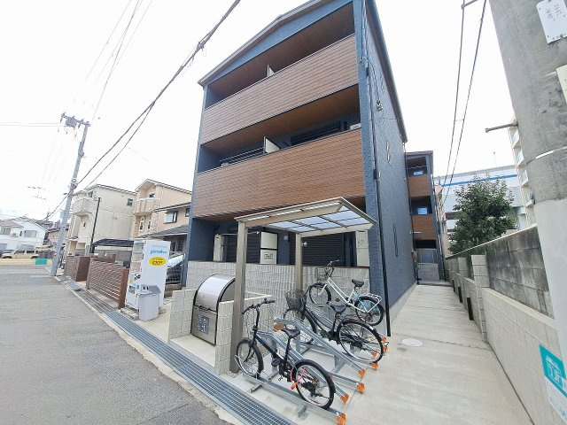 エスポアール甲子園の外観