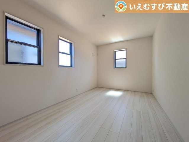 Livele Garden.S　深谷田中第3の洋室|シンプルで明るいお部屋
2面採光で日当り良好！シンプルなお部屋なので自分で家具を選ぶのが楽しみですね！