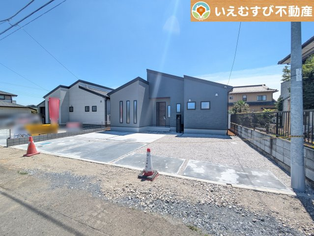 Livele Garden.S　深谷田中第3の駐車場|4台駐車可能なスペース完備
しっかり舗装してある駐車スペースで天気が悪く足元が悪い日でも乗り降りしやすい♪