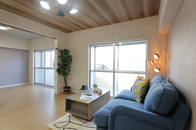 【居間・リビング】 | 今福スカイハイツ | 【LDK：約12.8帖】2重の窓です☆レースカーテン付き♪