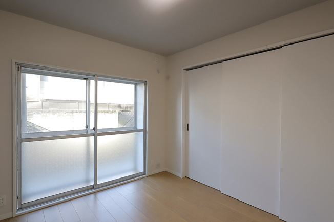 【寝室】 | 今福スカイハイツ | 【洋室5帖】2重の窓です☆