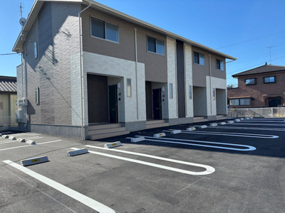 【駐車場】 | EXCELLENT TERRACE（エクセレントテラス）B | 車をお持ちの方に嬉しい駐車場付きの物件です