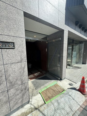 光１０．マンションのエントランス
