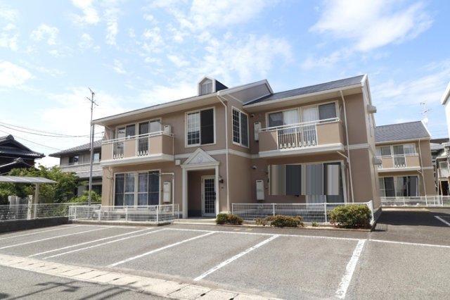 ロイヤルハイツ山上　B棟の外観