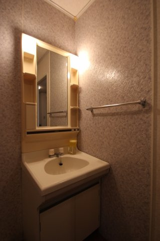 ロイヤルハイツ山上　B棟の洗面所