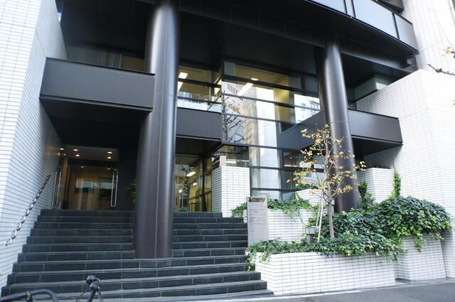 ソフィアお茶の水のエントランス