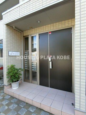 滝つじハイツのエントランス