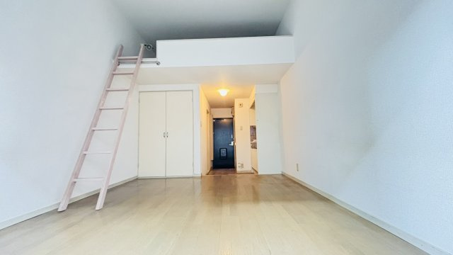 太宰府市朱雀２丁目のアパートの居間・リビング|別号数タイプ