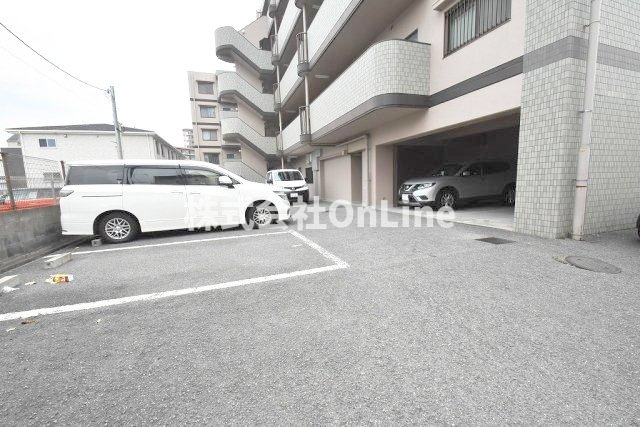 パレーシャル21の駐車場