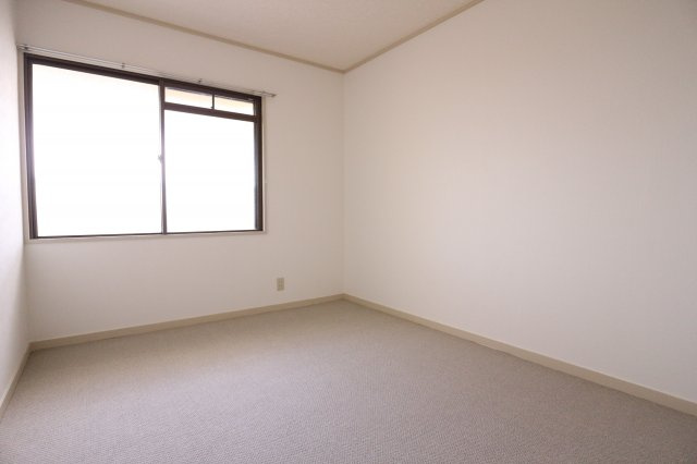 ロイヤルハイツ本多聞の洋室