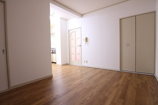 ロイヤルハイツ本多聞の居間・リビング