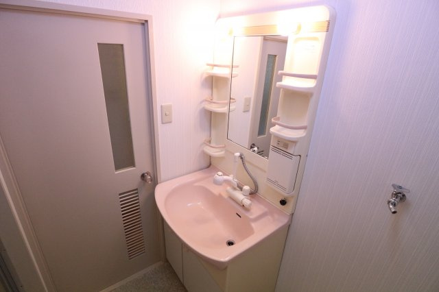 ロイヤルハイツ本多聞の独立洗面台