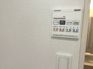 【浴室】 | 柴町新築戸建 | 梅雨など悪天候が続くときだけでなく、花粉が多い時期でも、浴室内で洗濯物を清潔に乾燥できます。