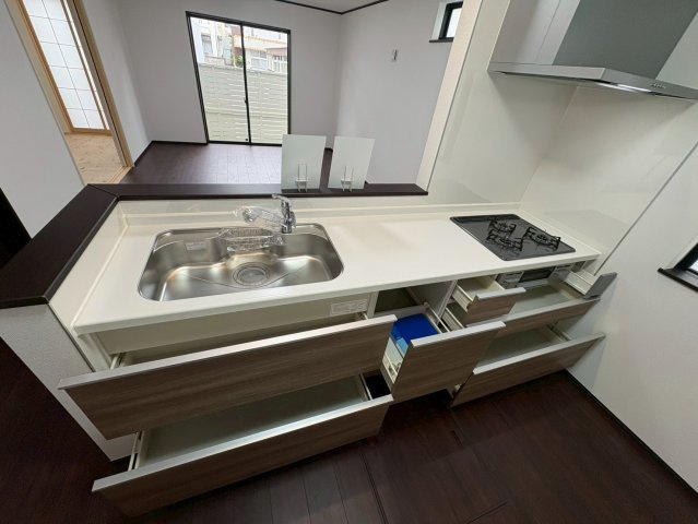 ＋＋読谷村上地－（全３棟）のキッチン