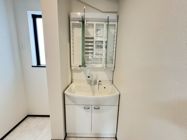 ＋＋読谷村上地－（全３棟）の独立洗面台