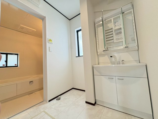 ＋＋読谷村上地－（全３棟）の独立洗面台