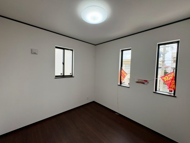 ＋＋読谷村上地－C号棟（全３棟）の洋室