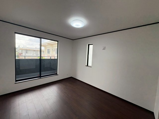 ＋＋読谷村上地－C号棟（全３棟）の洋室