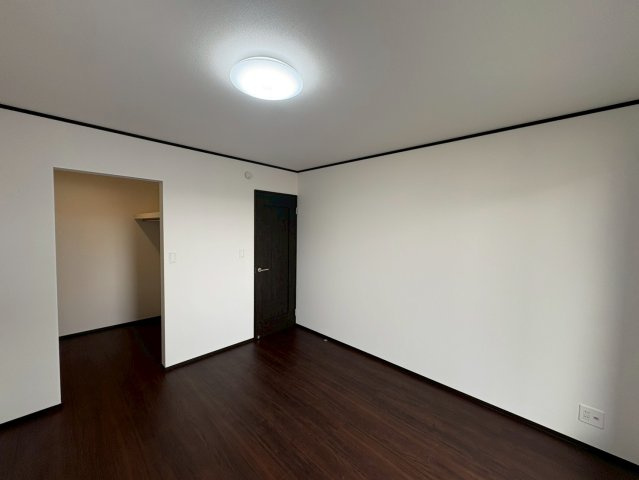 ＋＋読谷村上地－C号棟（全３棟）の洋室