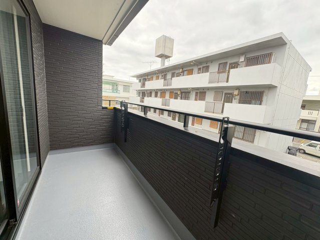 ＋＋読谷村上地－（全３棟）のバルコニー