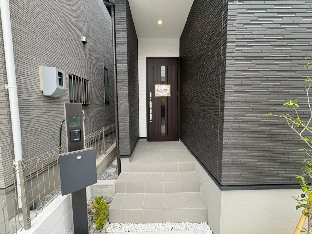 ＋＋読谷村上地－（全３棟）の玄関