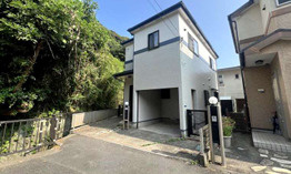 鎌倉市稲村ガ崎2丁目　中古戸建の前面道路含む現地写真