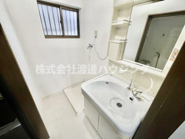 藤田町5丁目貸家の洗面所