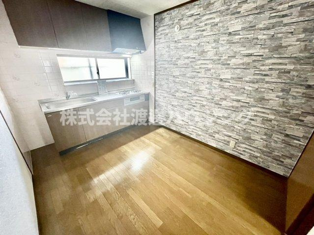 藤田町5丁目貸家の居間・リビング