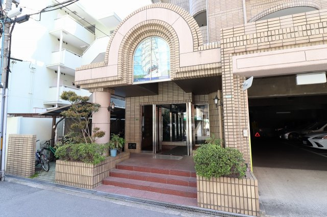 【エントランス】 | エスメラルダ