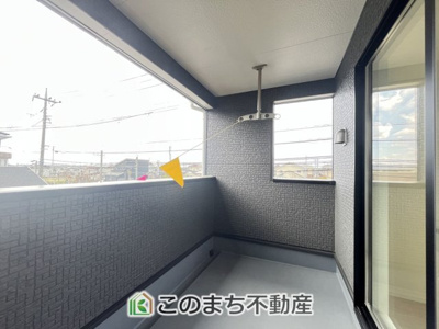 【バルコニー】 | CRADLEGARDEN小山市東間々田第7　7号棟 | 南向きの大型バルコニーは陽当り良好で、たっぷりのお洗濯物もよく乾きます！
さらにインナーバルコニーなので雨の日でも安心してお出かけできますね♪