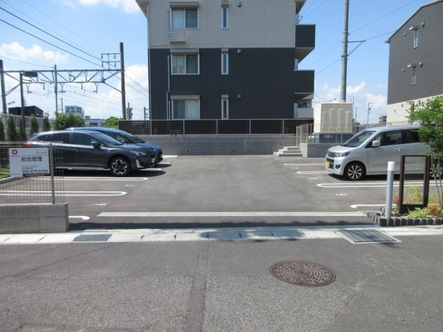 アーモンドエル　　　刈谷市近郊の賃貸はクラスホーム刈谷店の駐車場