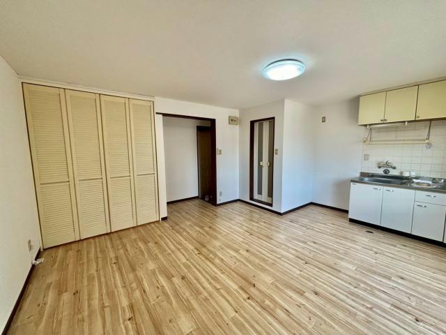 エンブレム清水の洋室