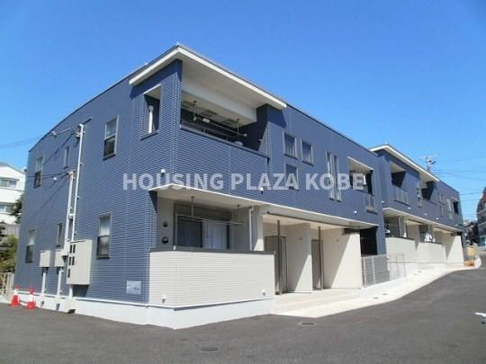 ピングーEASTの外観