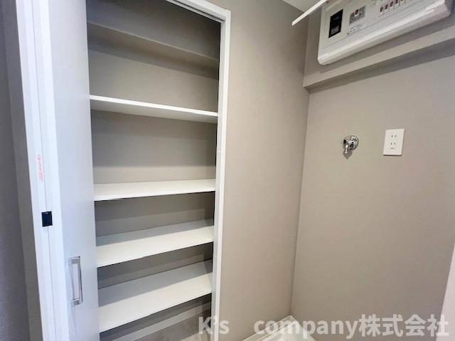 藤沢市鵠沼海岸2丁目　グランドメゾン鵠沼海岸の収納|脱衣所にある収納棚☆タオル類の保管に便利です◇