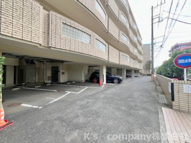 藤沢市鵠沼海岸2丁目　グランドメゾン鵠沼海岸の駐車場|駐車スペース◇