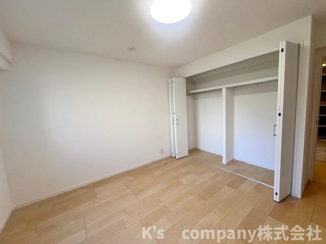 藤沢市鵠沼海岸2丁目　グランドメゾン鵠沼海岸の収納|洋室6.8帖の収納スペース◇