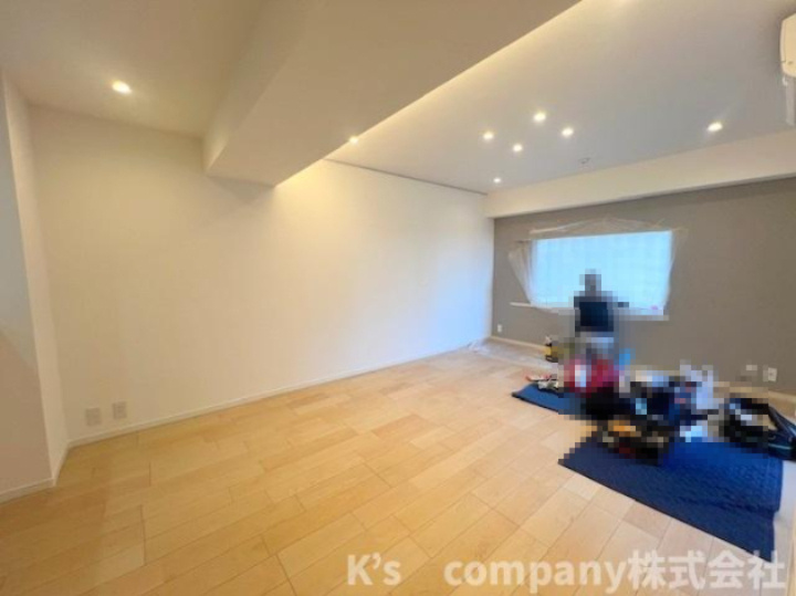 藤沢市鵠沼海岸2丁目　グランドメゾン鵠沼海岸の居間・リビング|ゆったりとした広さのリビングは約16帖◇リフォーム中◇