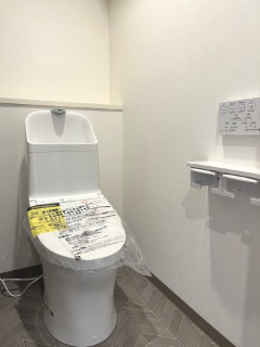 【トイレ】 | 新ゆりグリーンタウンアカシア街区８号棟 | 清潔感のある落ち着いたトイレ空間