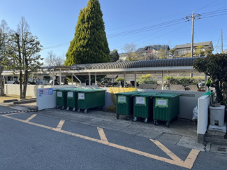 【その他】 | 新ゆりグリーンタウンアカシア街区８号棟 | 敷地内にゴミ置き場があり毎日の生活に便利
