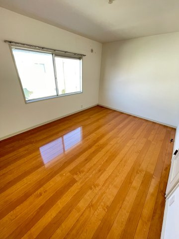 久留米市国分町のアパートの洋室