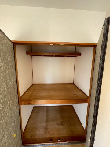 久留米市国分町のアパートの収納