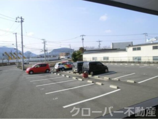 フォブールトロワの駐車場