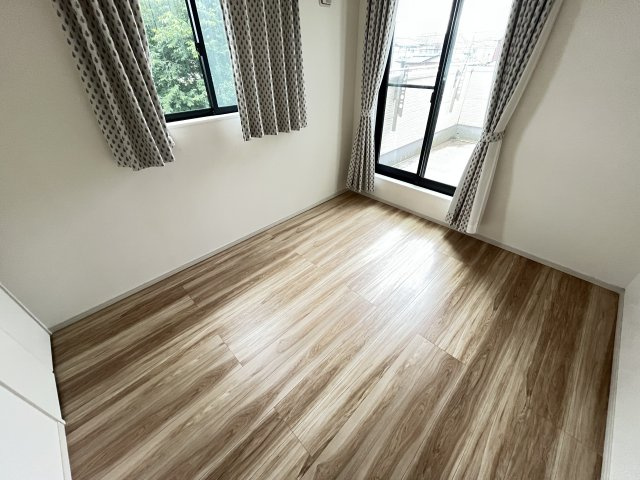 今谷上町戸建の寝室